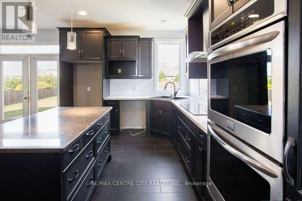 7 Turnberry Court, St. Thomas, Ontario  N5R 0G2 - Photo 10 - X12544742