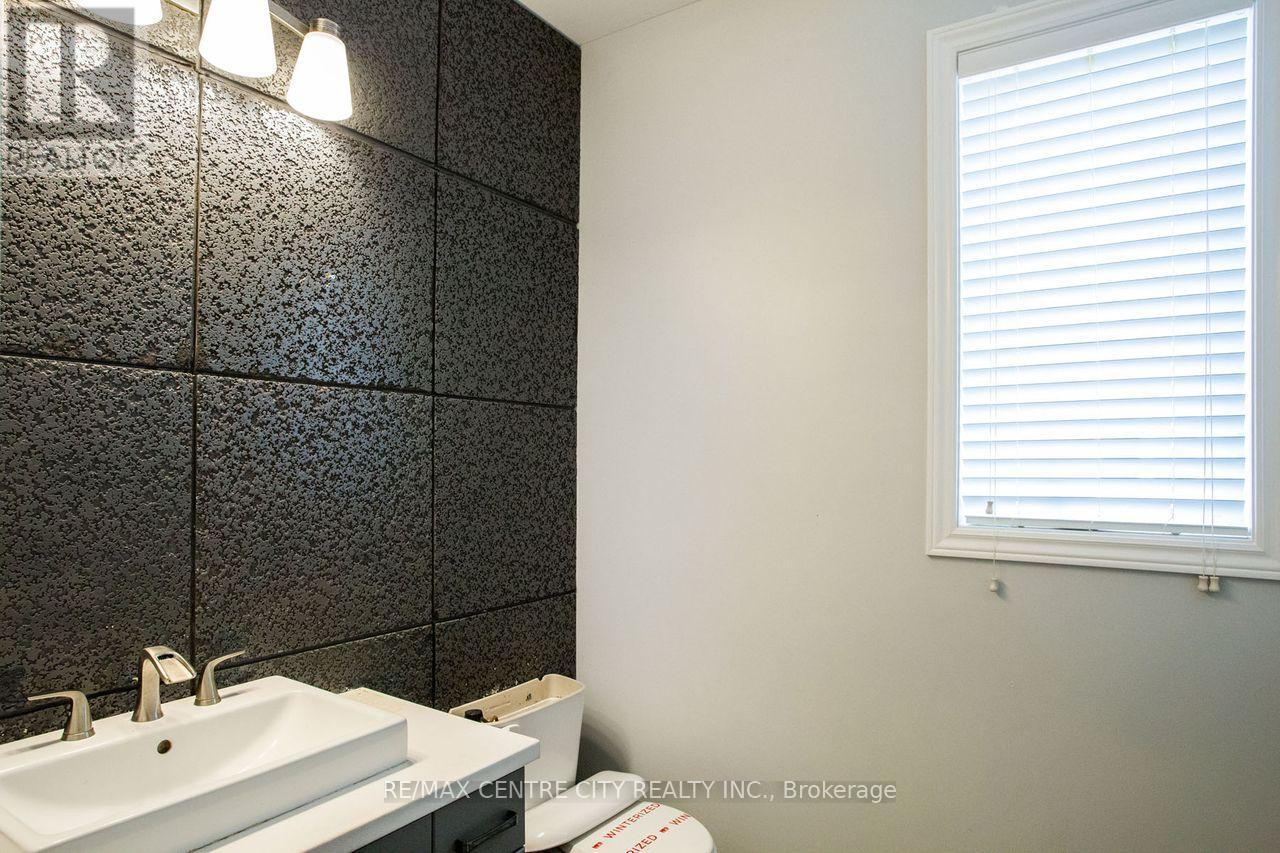 7 Turnberry Court, St. Thomas, Ontario  N5R 0G2 - Photo 17 - X12544742