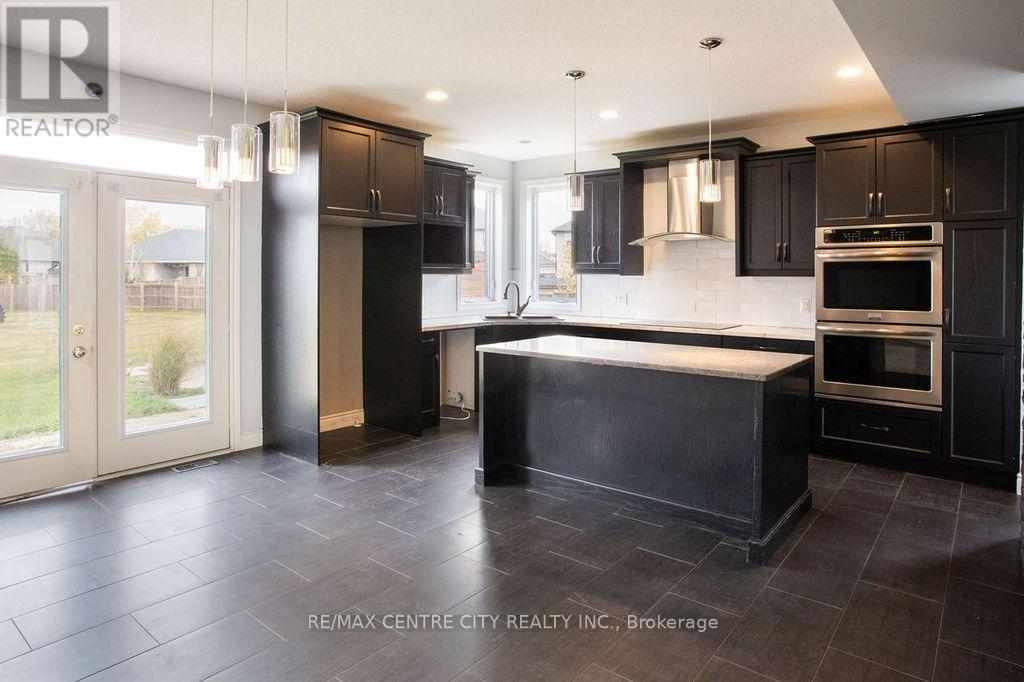 7 Turnberry Court, St. Thomas, Ontario  N5R 0G2 - Photo 7 - X12544742