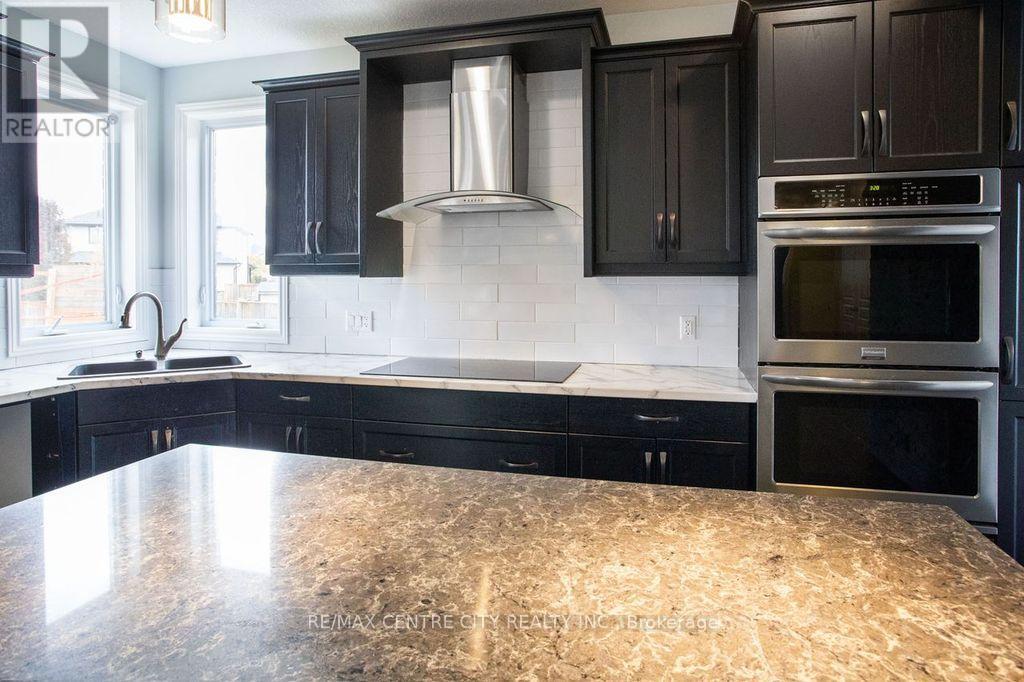 7 Turnberry Court, St. Thomas, Ontario  N5R 0G2 - Photo 9 - X12544742