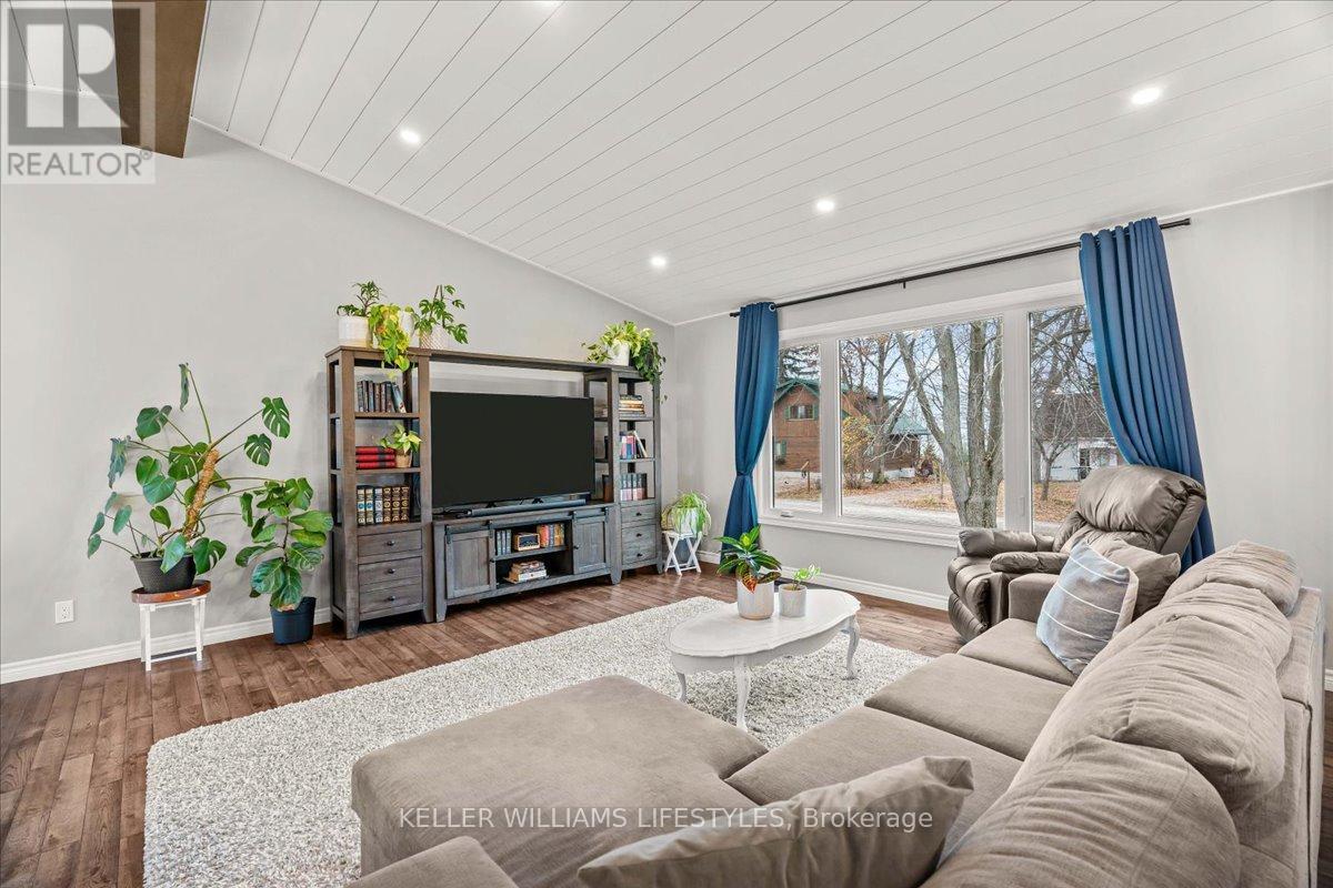 4547 William Street, Plympton-Wyoming, Ontario  N0N 1J6 - Photo 14 - X12544846