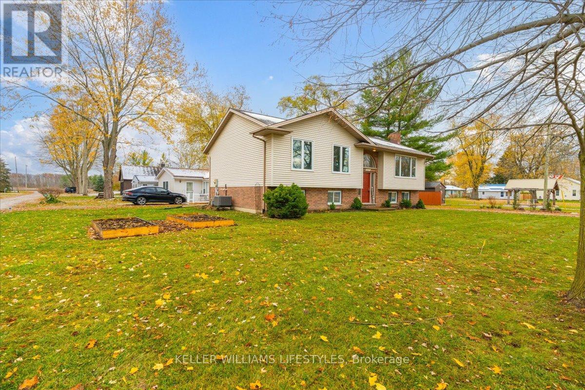4547 William Street, Plympton-Wyoming, Ontario  N0N 1J6 - Photo 3 - X12544846