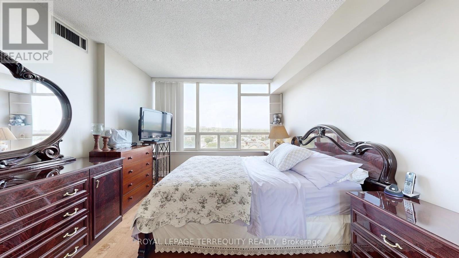 917 - 32 Clarissa Drive, Richmond Hill, Ontario  L4C 9R7 - Photo 11 - N12544596