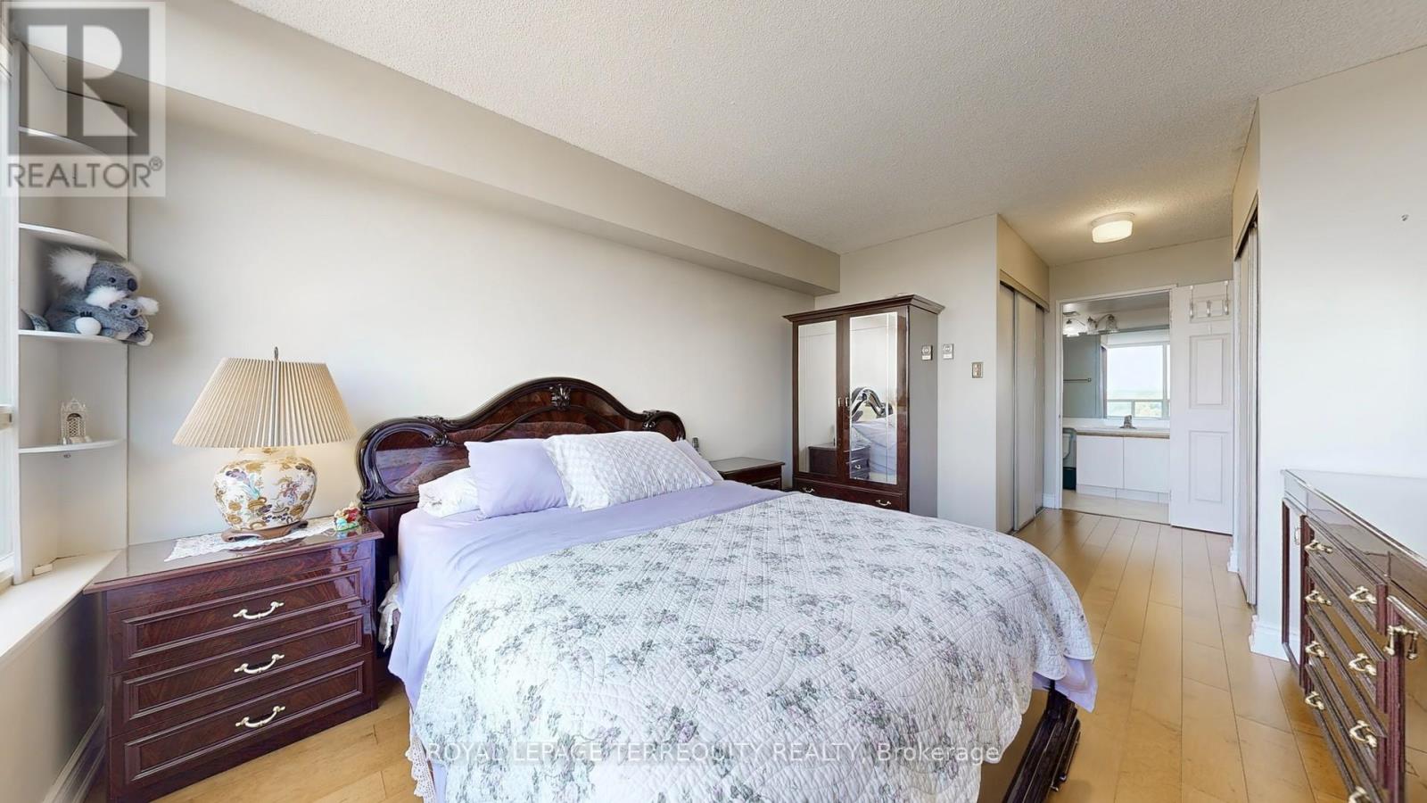 917 - 32 Clarissa Drive, Richmond Hill, Ontario  L4C 9R7 - Photo 12 - N12544596