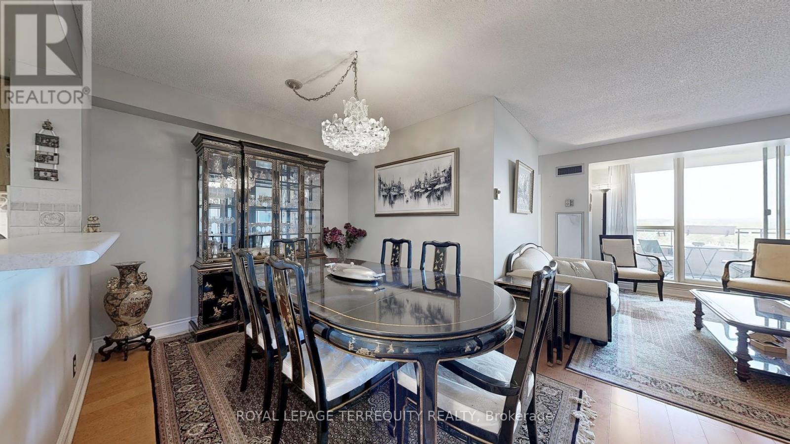 917 - 32 Clarissa Drive, Richmond Hill, Ontario  L4C 9R7 - Photo 7 - N12544596