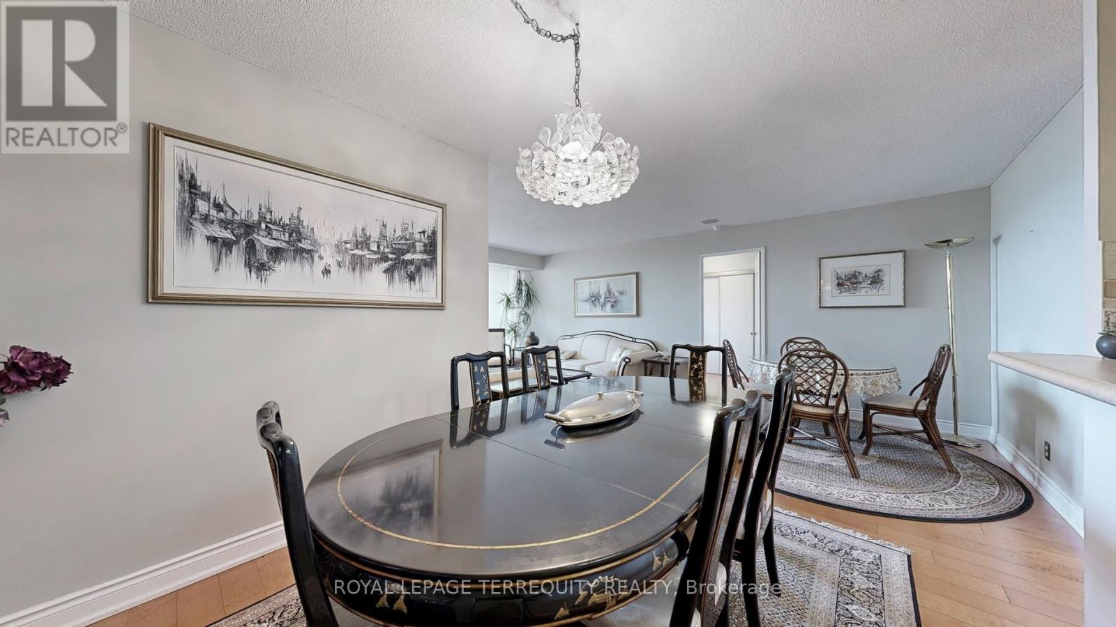 917 - 32 Clarissa Drive, Richmond Hill, Ontario  L4C 9R7 - Photo 8 - N12544596