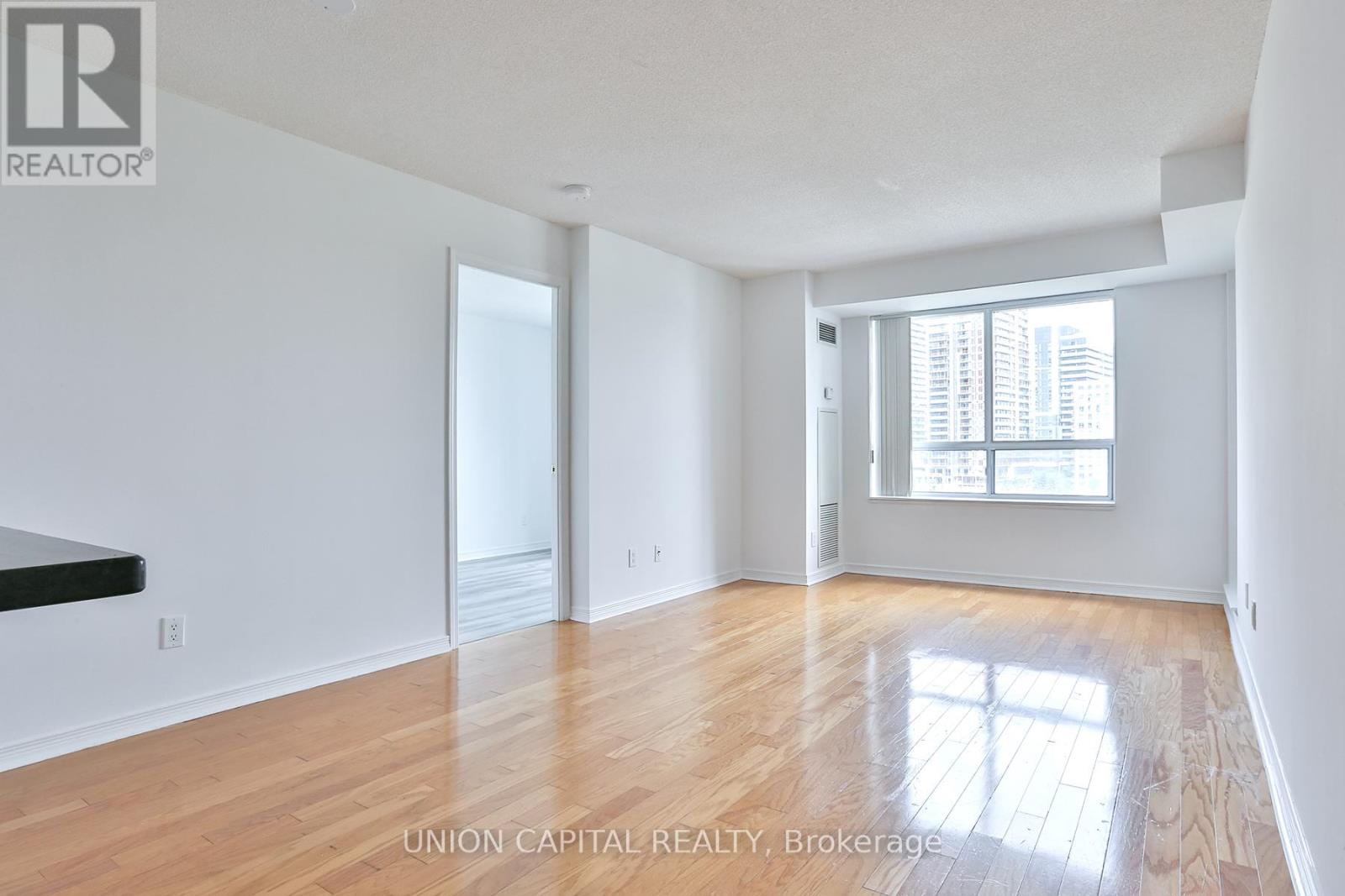 612 - 23 Oneida Crescent, Richmond Hill, Ontario  L4B 0A2 - Photo 6 - N12544666