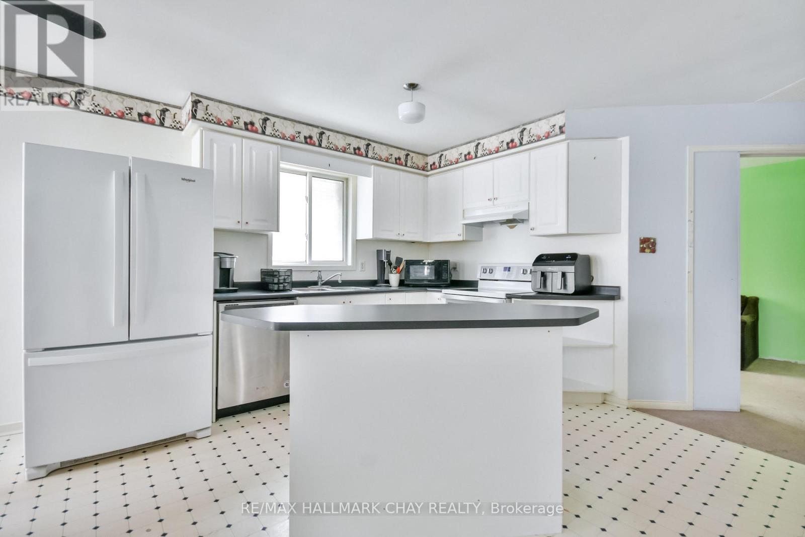 37 Loon Avenue, Barrie, Ontario  L4N 8W6 - Photo 3 - S12544678