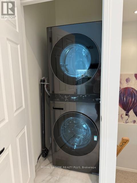 6 - 1010 Cristina Court, Mississauga, Ontario  L5J 4T7 - Photo 47 - W12405403