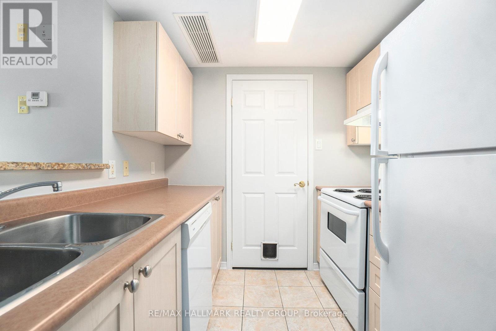 8f - 310 Central Park Drive, Ottawa, Ontario  K2C 4G4 - Photo 6 - X12544734