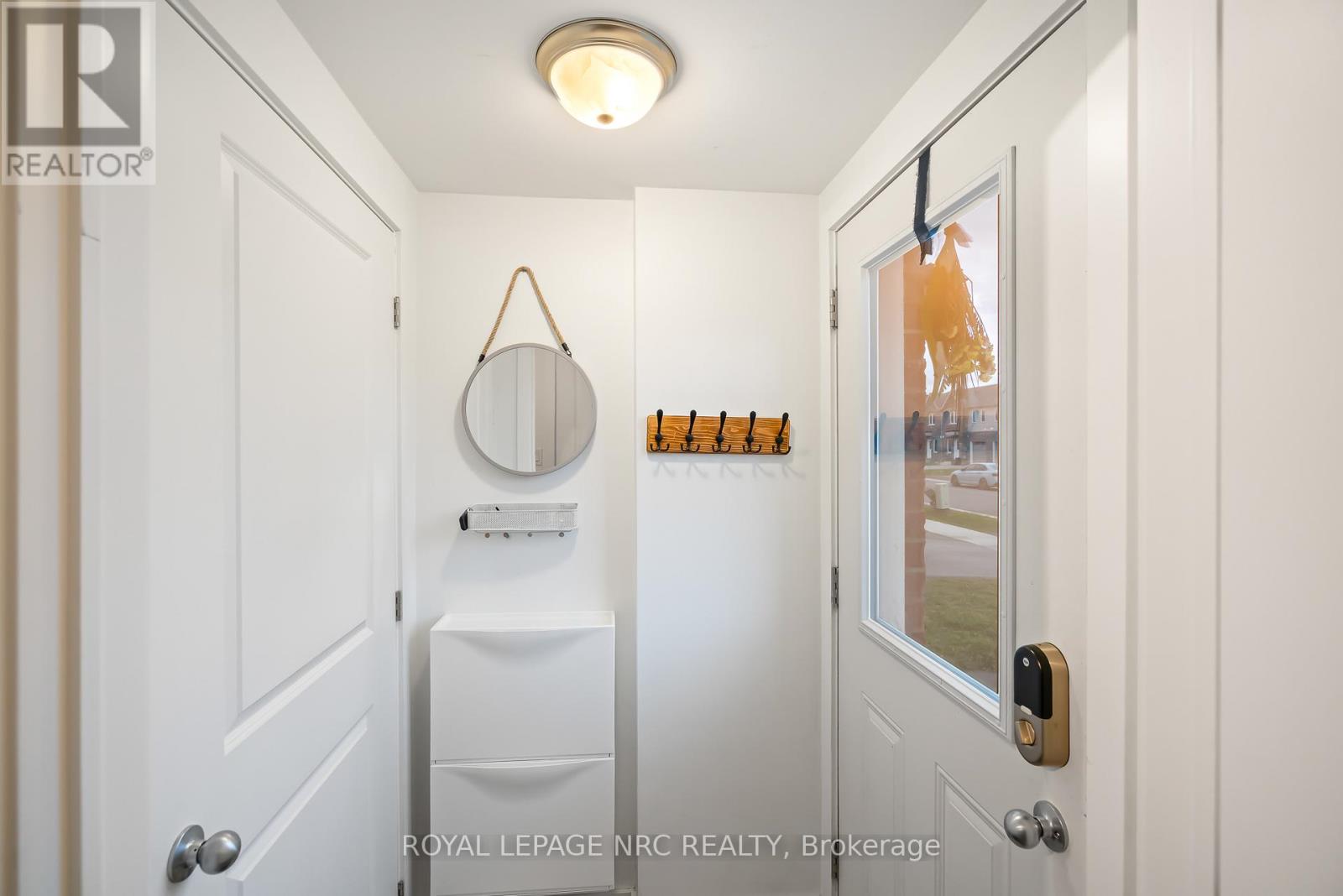 305 Chaffey Street, Welland, Ontario L3B 0K5 - Photo 3 - X12544810