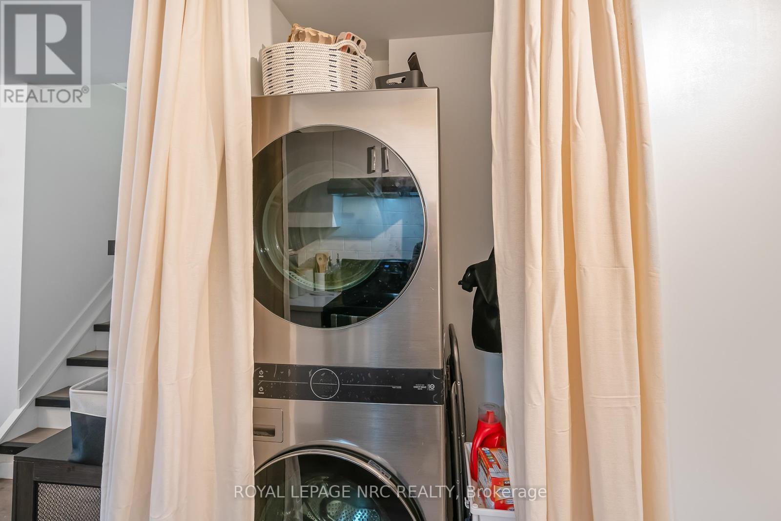 305 Chaffey Street, Welland, Ontario L3B 0K5 - Photo 7 - X12544810