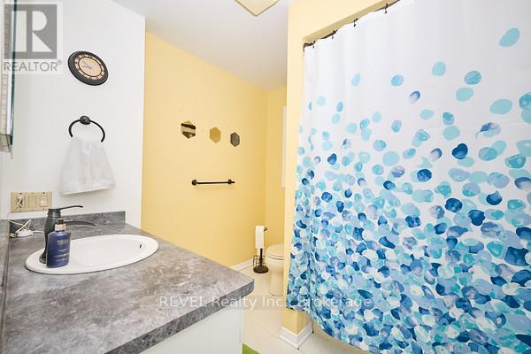 69 Rolling Meadows Boulevard S, Pelham, Ontario L0S 1E4 - Photo 16 - X12544946