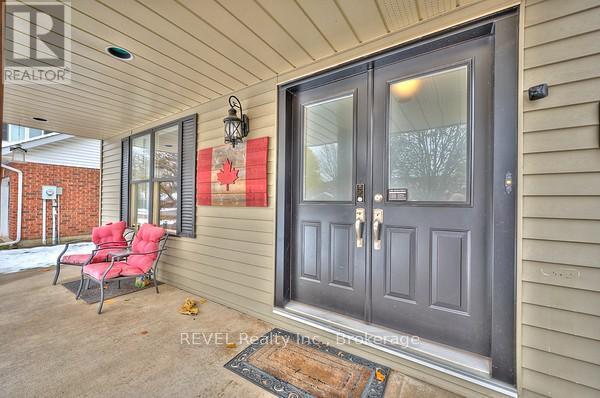 69 Rolling Meadows Boulevard S, Pelham, Ontario L0S 1E4 - Photo 3 - X12544946