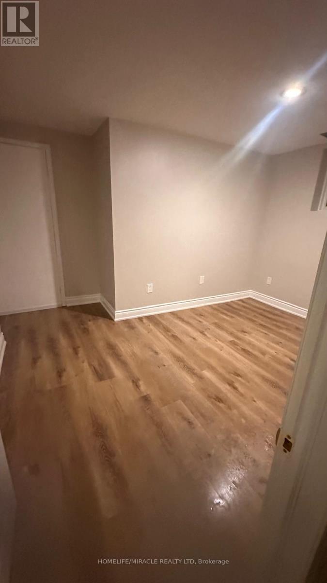 7100 Walworth Court, Mississauga, Ontario  L5N 7L4 - Photo 10 - W12544602