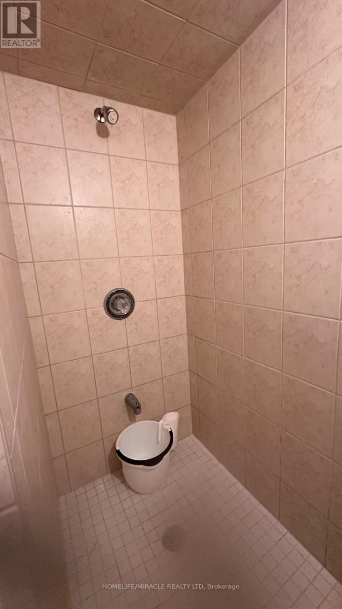 7100 Walworth Court, Mississauga, Ontario  L5N 7L4 - Photo 15 - W12544602