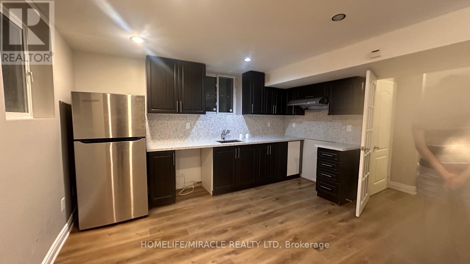 7100 Walworth Court, Mississauga, Ontario  L5N 7L4 - Photo 2 - W12544602