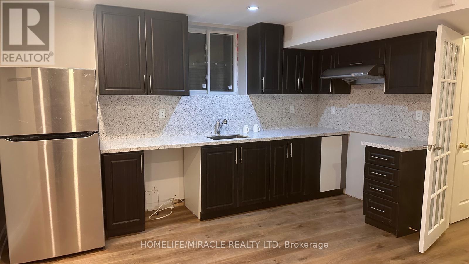 7100 Walworth Court, Mississauga, Ontario  L5N 7L4 - Photo 3 - W12544602