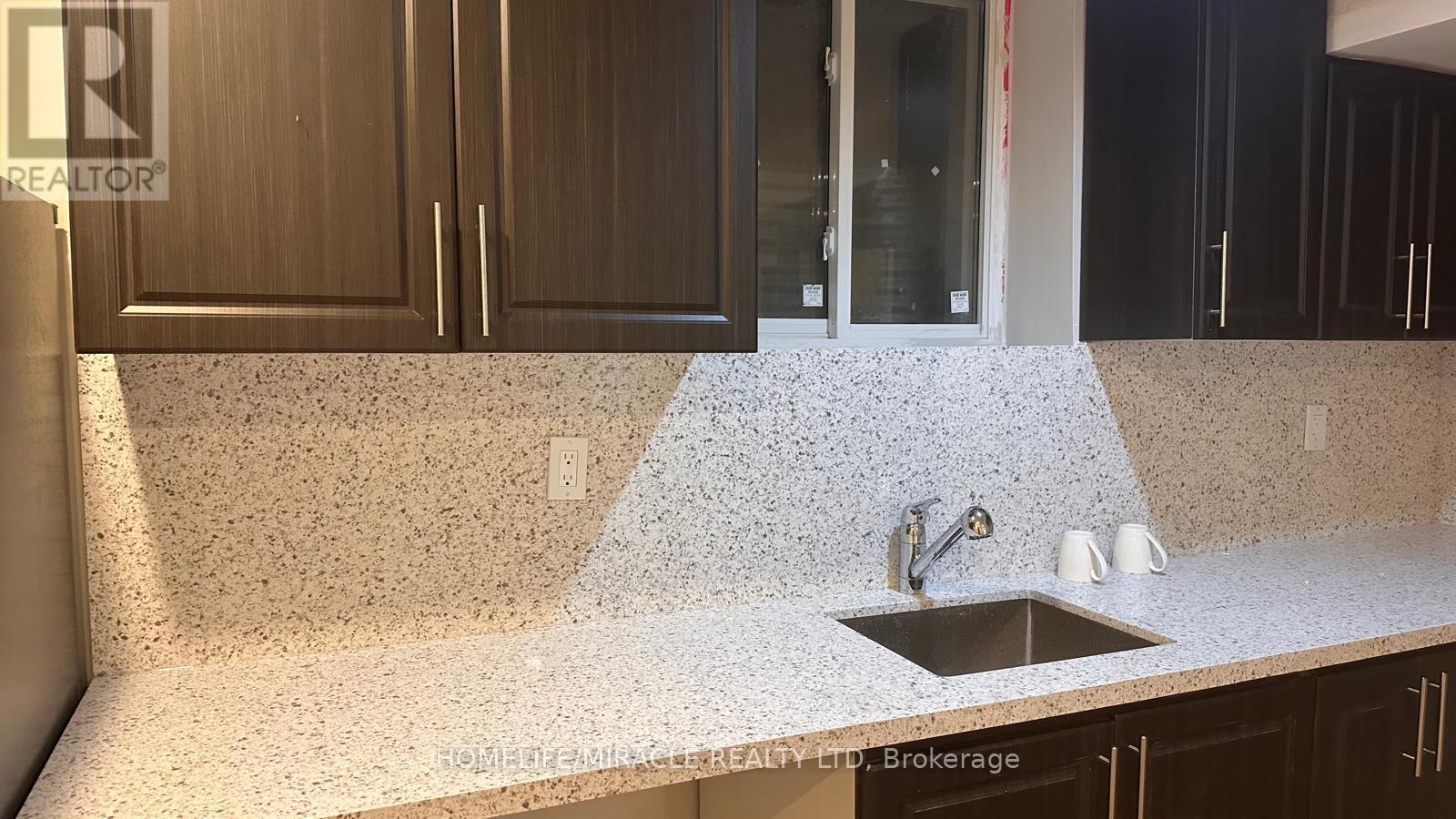 7100 Walworth Court, Mississauga, Ontario  L5N 7L4 - Photo 4 - W12544602