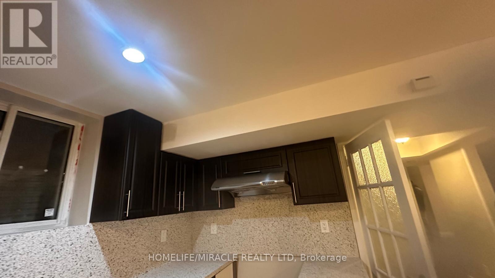 7100 Walworth Court, Mississauga, Ontario  L5N 7L4 - Photo 7 - W12544602