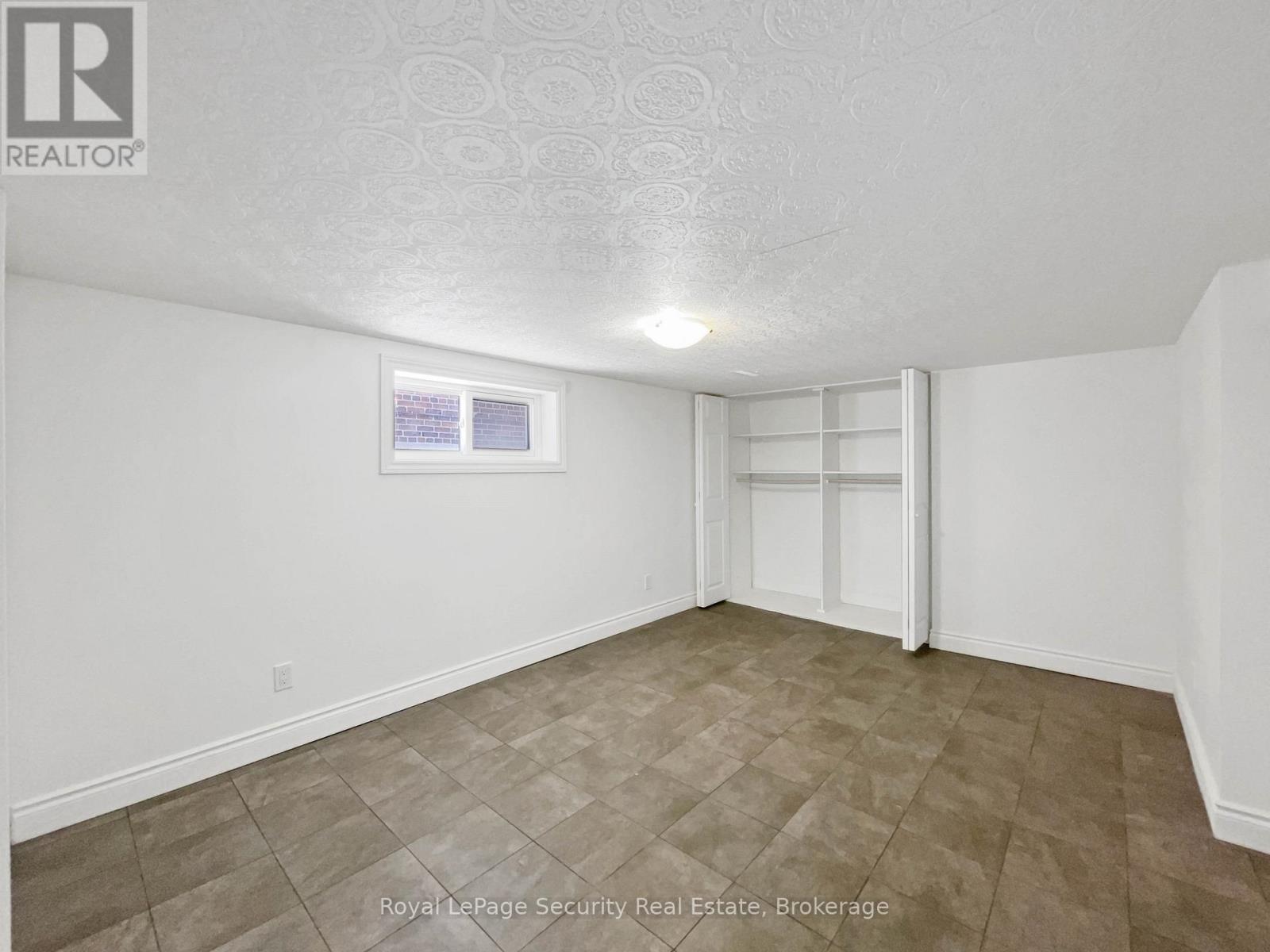 Lower - 29 Morland Road, Toronto, Ontario  M6S 2M7 - Photo 12 - W12544604