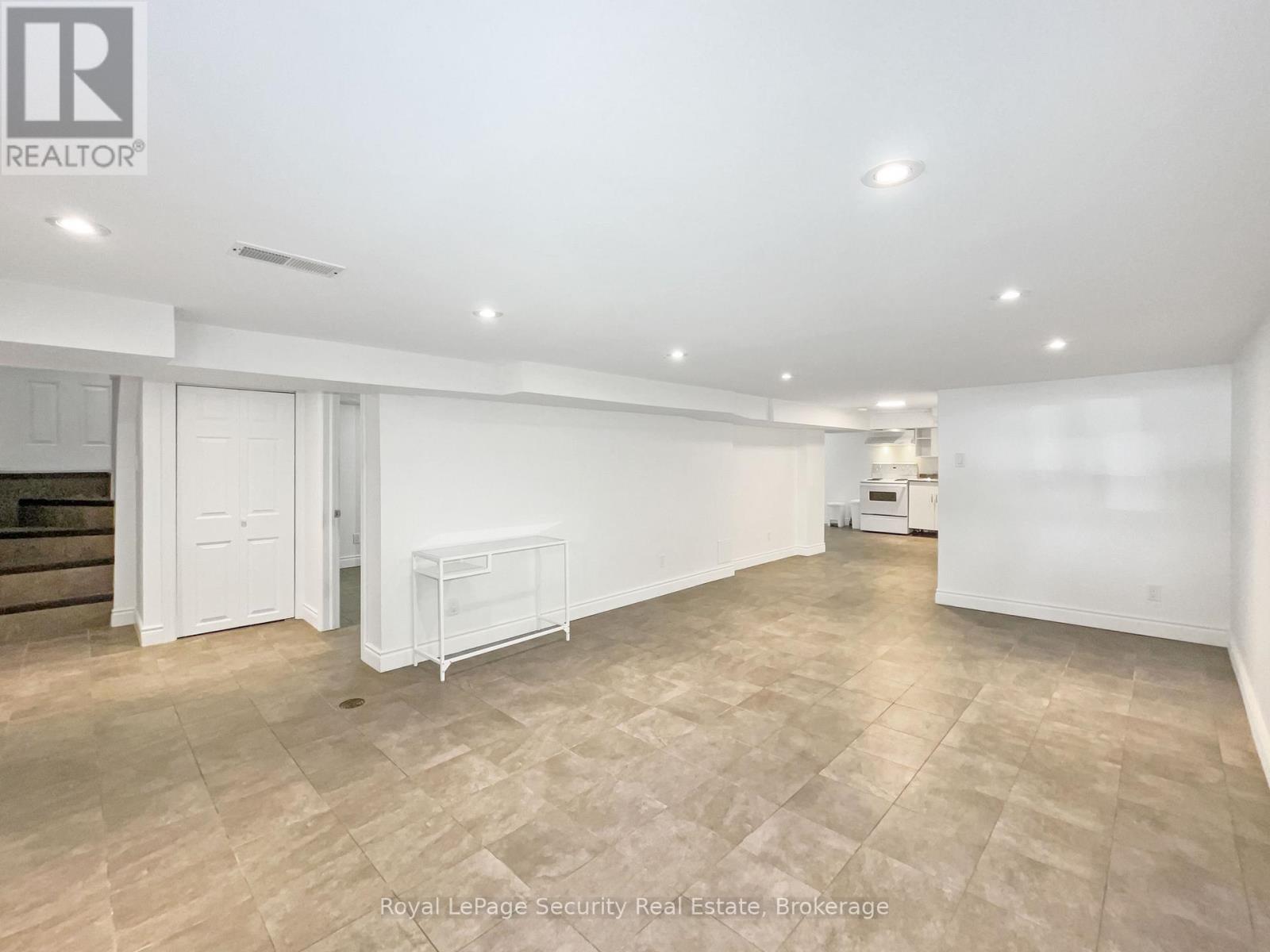 Lower - 29 Morland Road, Toronto, Ontario  M6S 2M7 - Photo 3 - W12544604