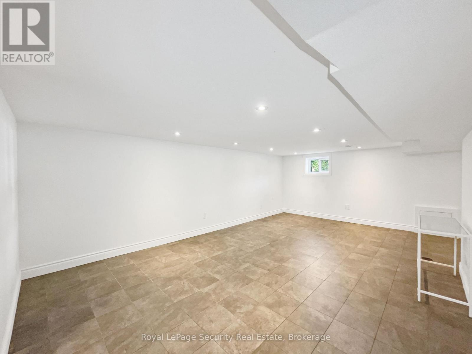 Lower - 29 Morland Road, Toronto, Ontario  M6S 2M7 - Photo 5 - W12544604