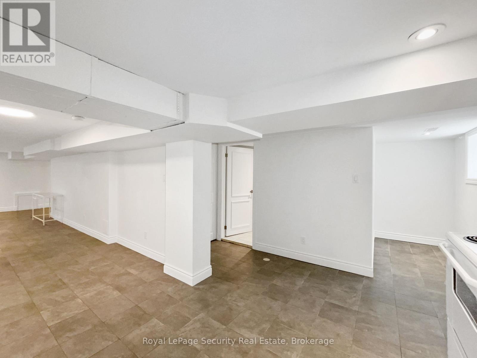 Lower - 29 Morland Road, Toronto, Ontario  M6S 2M7 - Photo 7 - W12544604