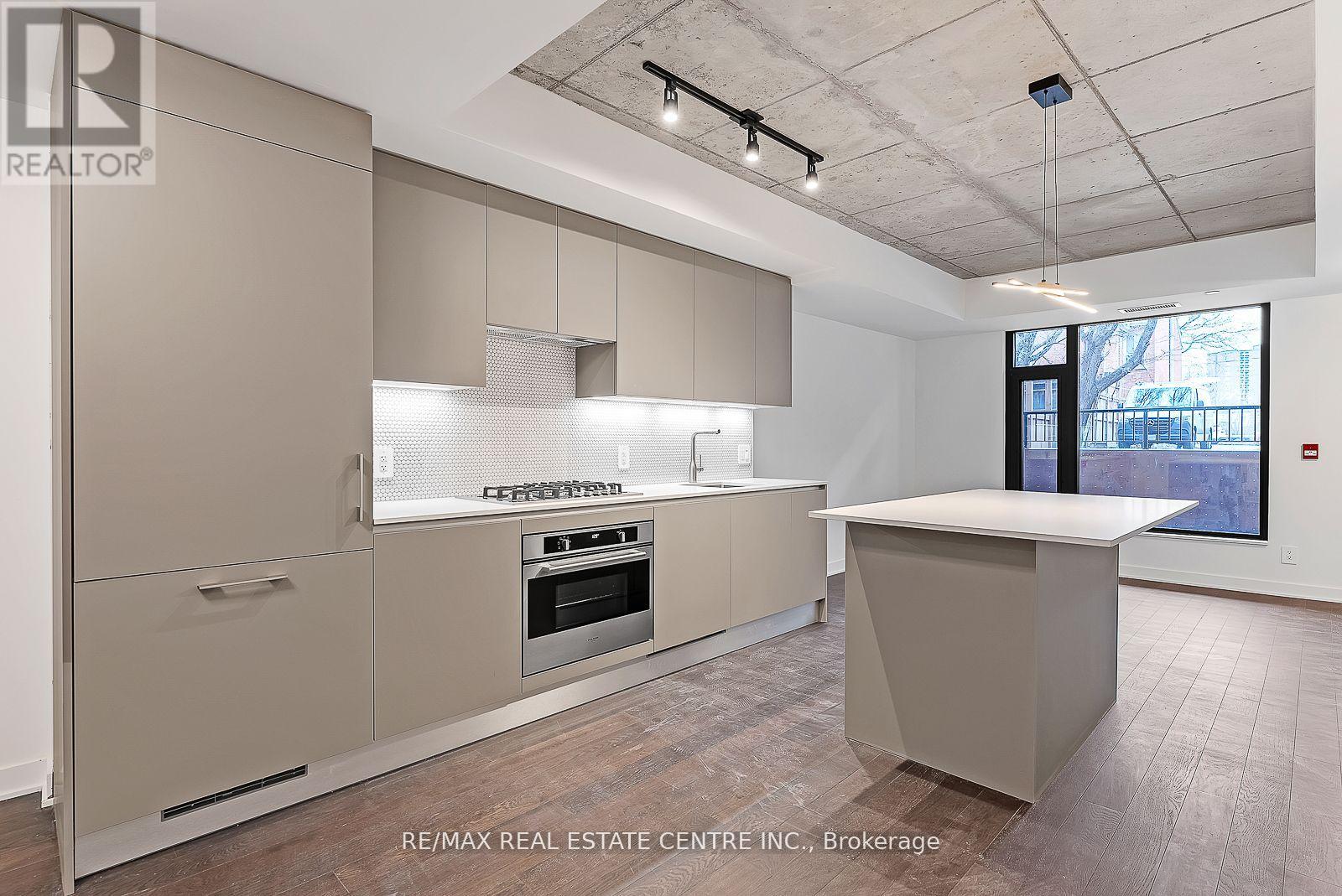 7 Watkinson Avenue, Toronto, Ontario  M6P 1Y2 - Photo 12 - W12544622