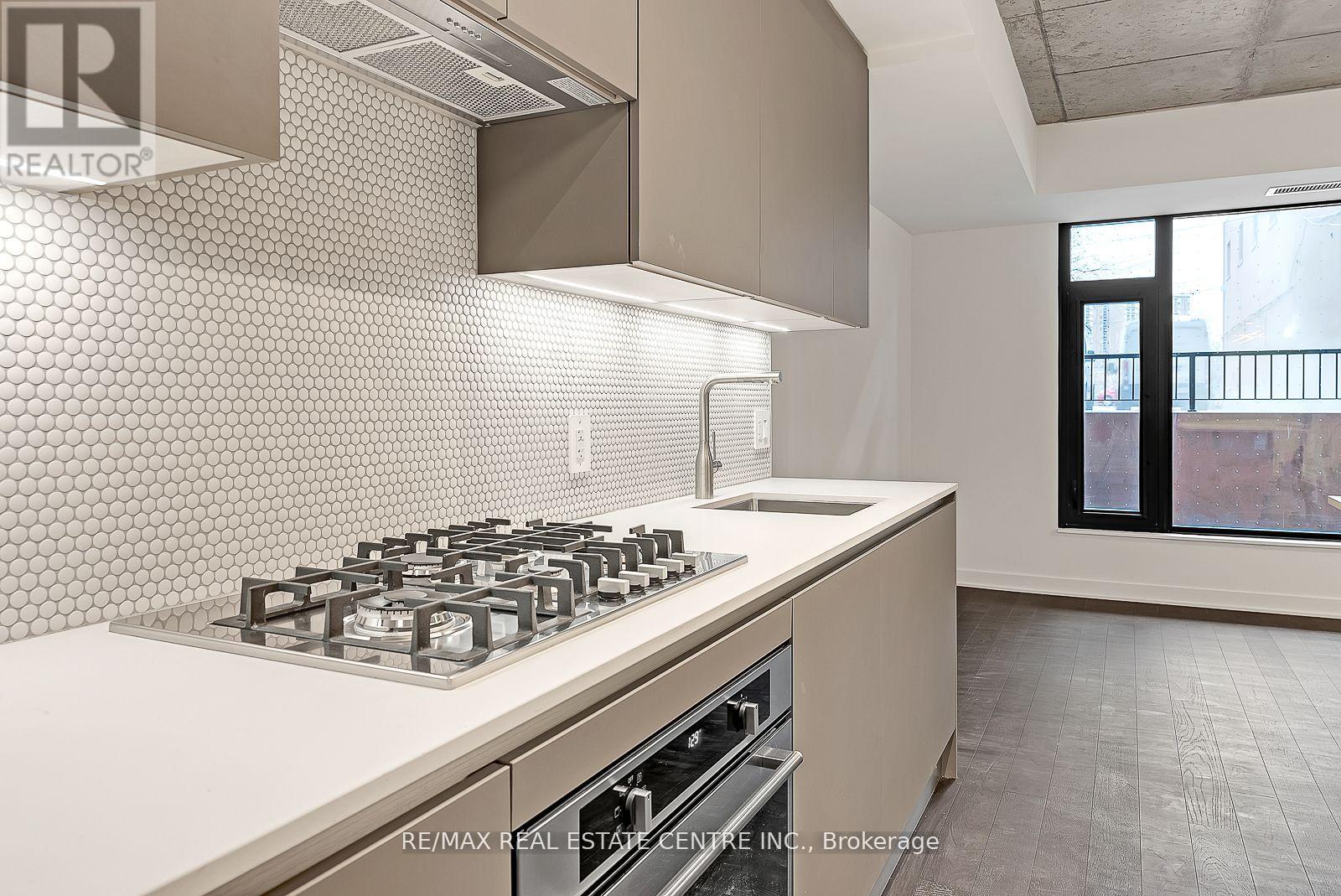 7 Watkinson Avenue, Toronto, Ontario  M6P 1Y2 - Photo 13 - W12544622