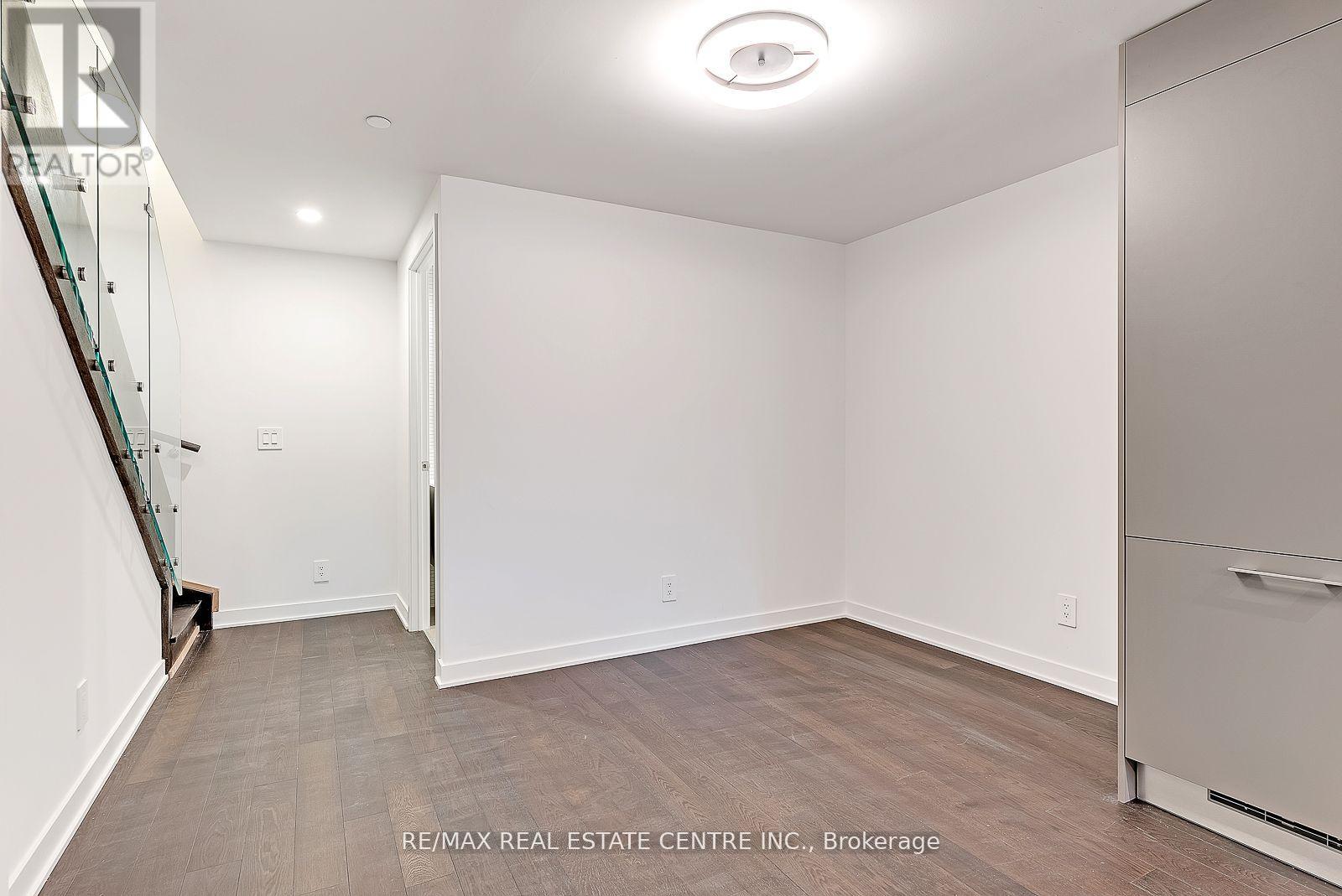 7 Watkinson Avenue, Toronto, Ontario  M6P 1Y2 - Photo 14 - W12544622