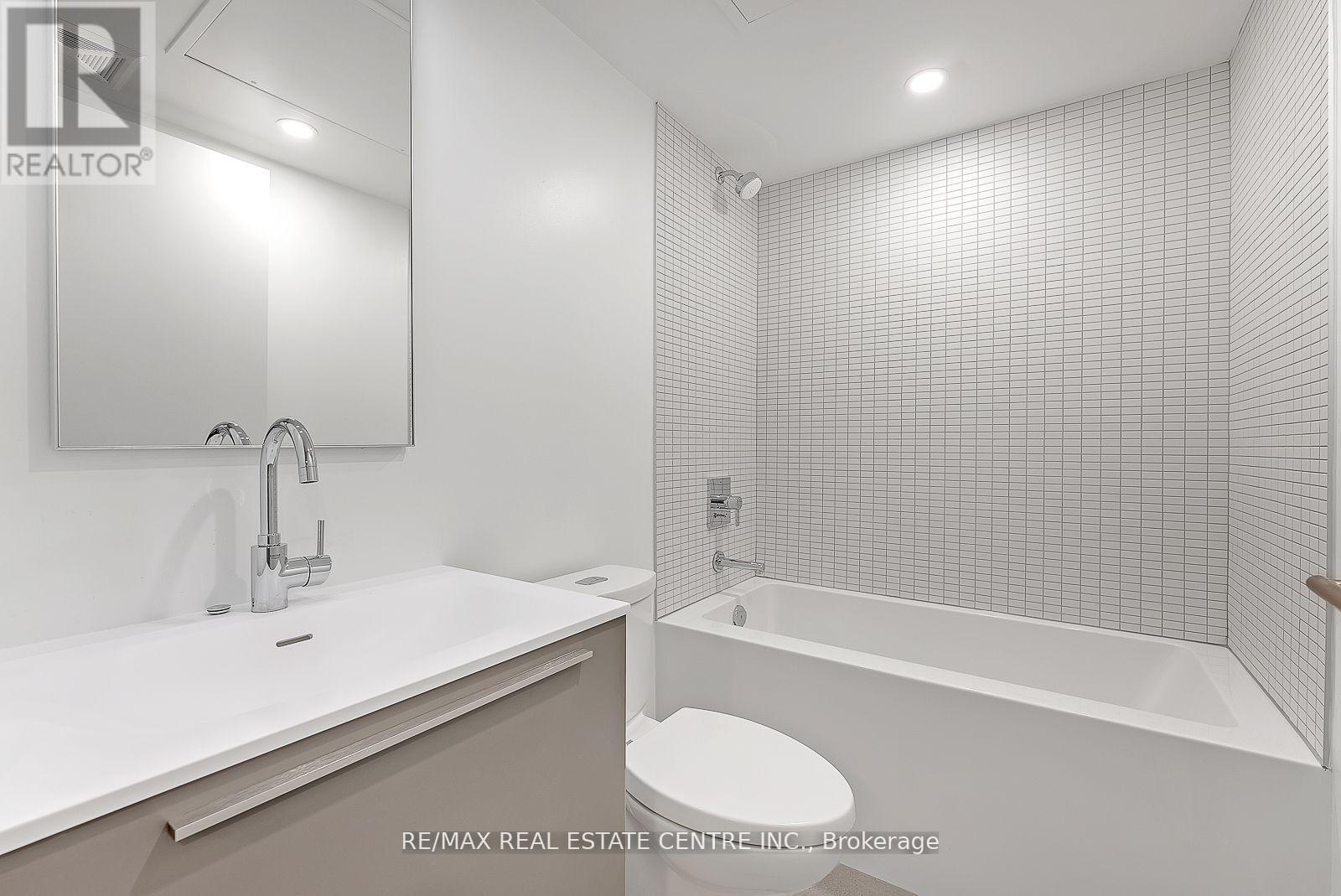 7 Watkinson Avenue, Toronto, Ontario  M6P 1Y2 - Photo 22 - W12544622