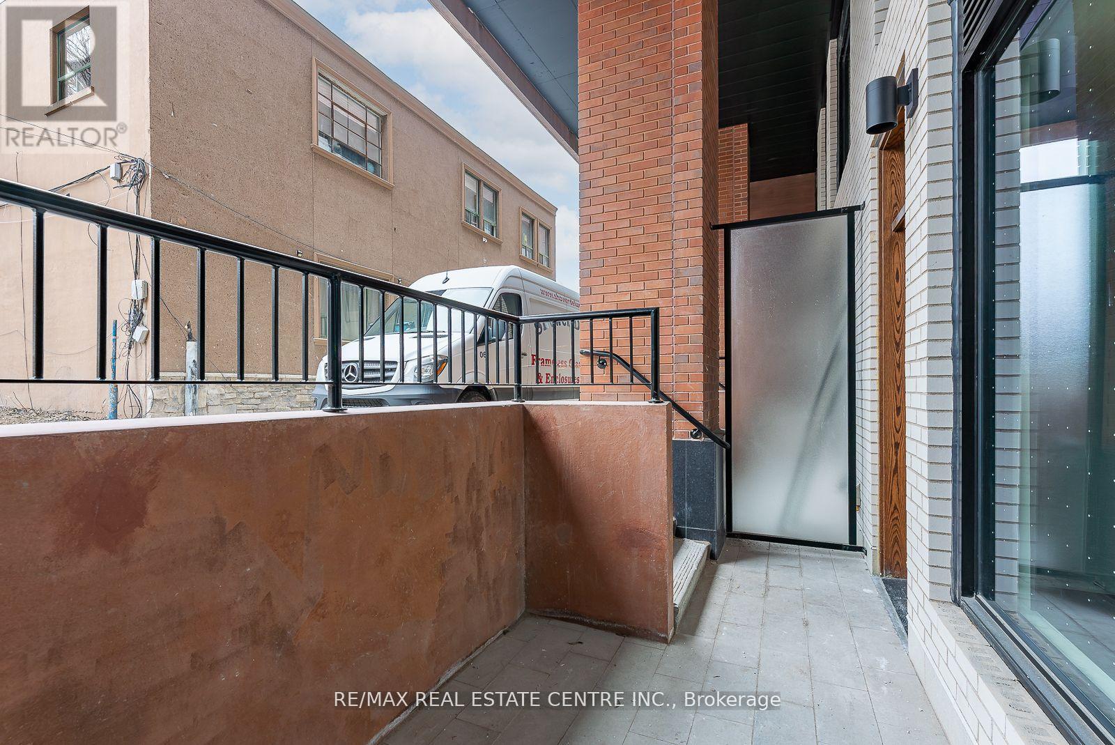 7 Watkinson Avenue, Toronto, Ontario  M6P 1Y2 - Photo 5 - W12544622