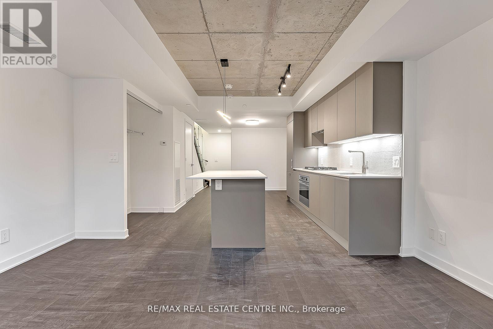 7 Watkinson Avenue, Toronto, Ontario  M6P 1Y2 - Photo 7 - W12544622