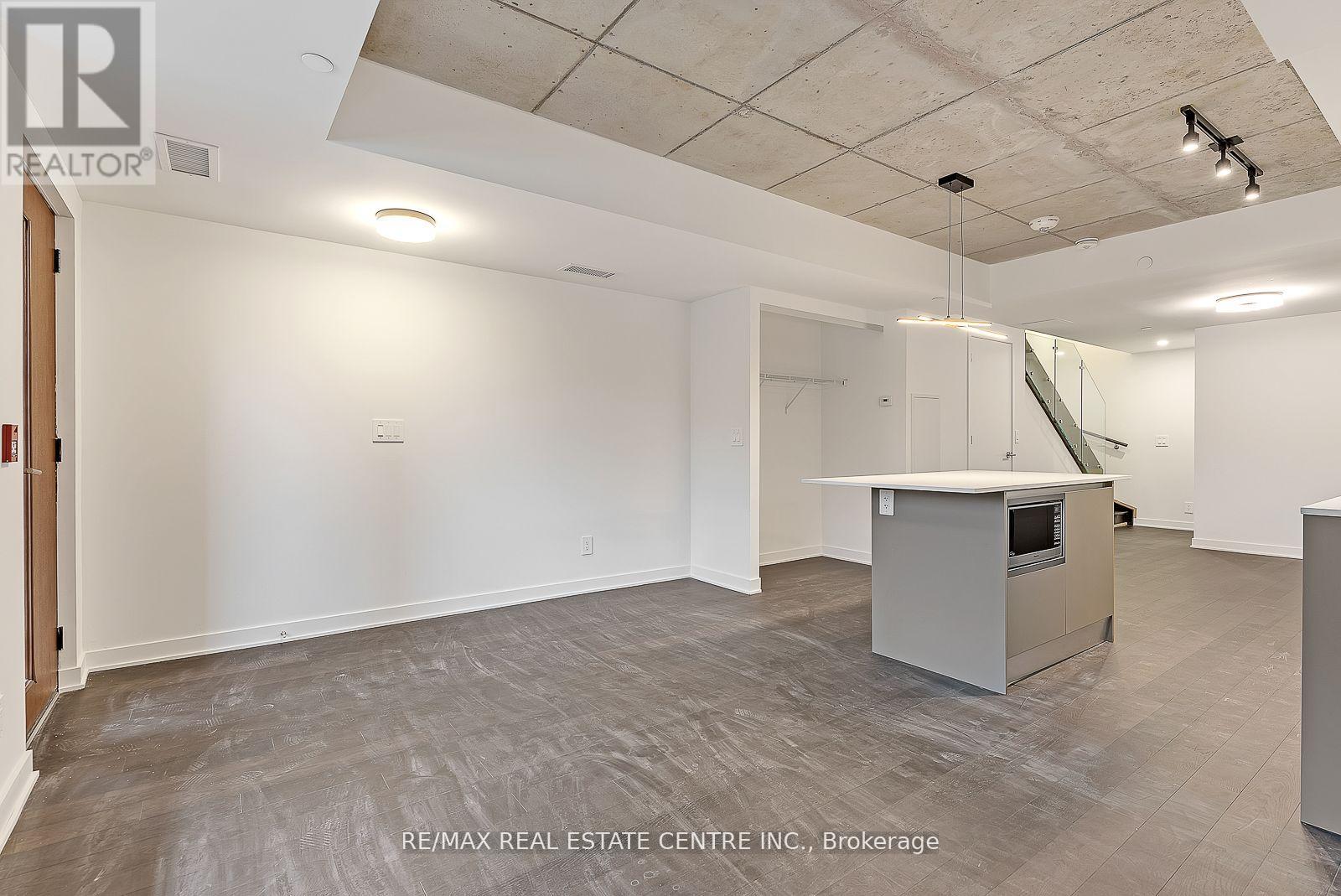 7 Watkinson Avenue, Toronto, Ontario  M6P 1Y2 - Photo 8 - W12544622