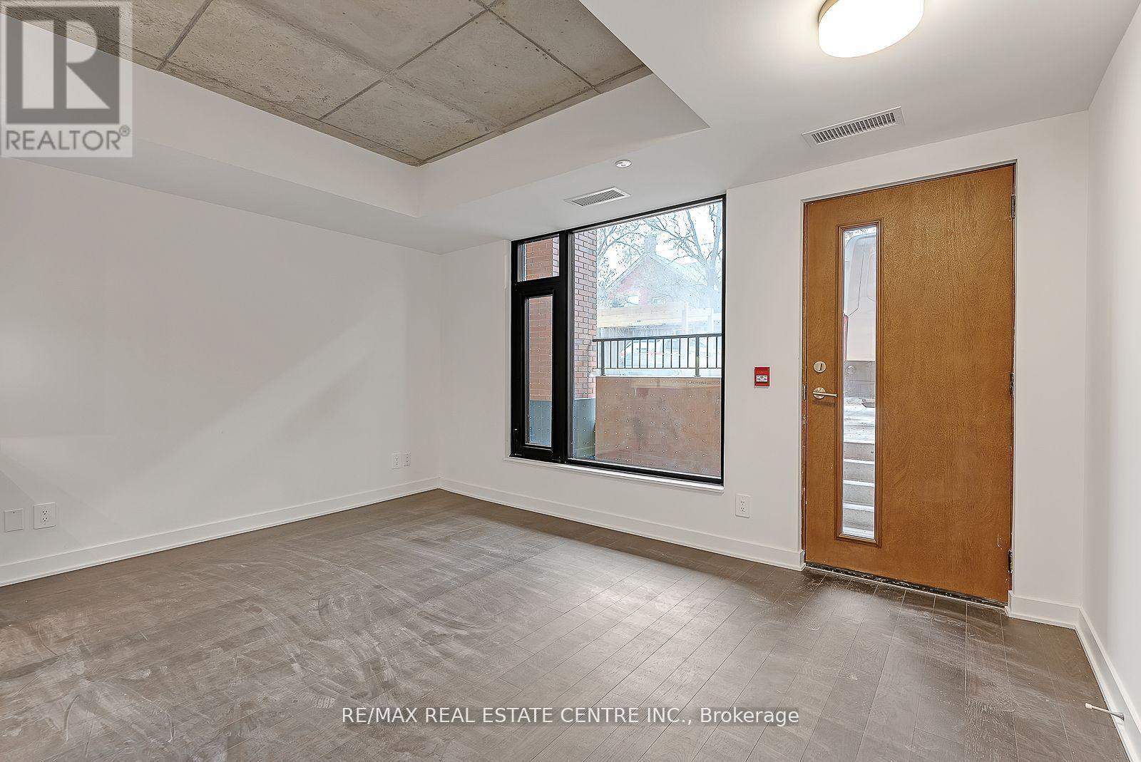 7 Watkinson Avenue, Toronto, Ontario  M6P 1Y2 - Photo 9 - W12544622