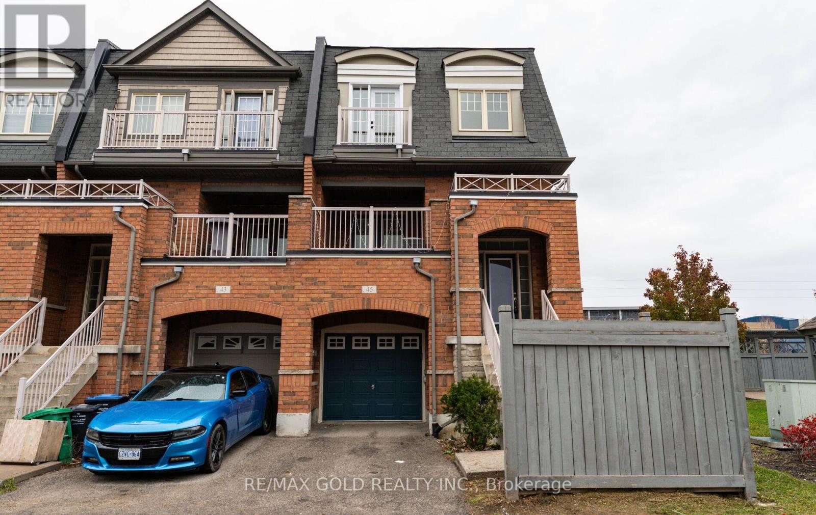 45 SEACHART PLACE, Brampton, Ontario