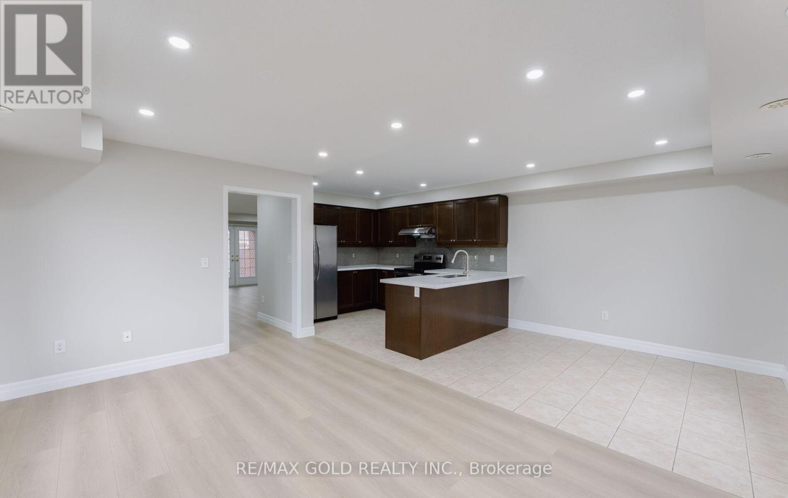 45 Seachart Place, Brampton, Ontario  L6P 3E1 - Photo 12 - W12544632