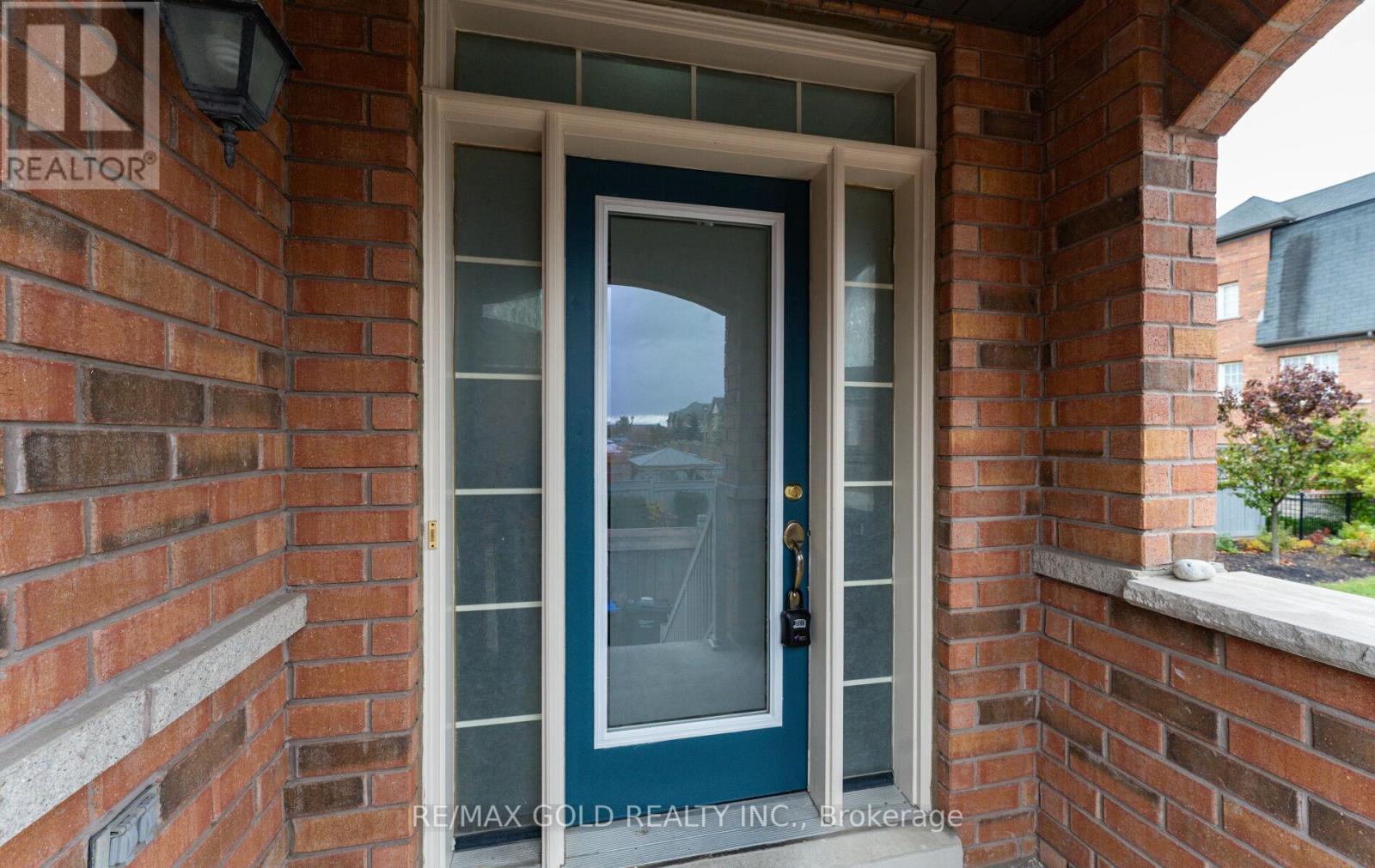 45 Seachart Place, Brampton, Ontario  L6P 3E1 - Photo 3 - W12544632