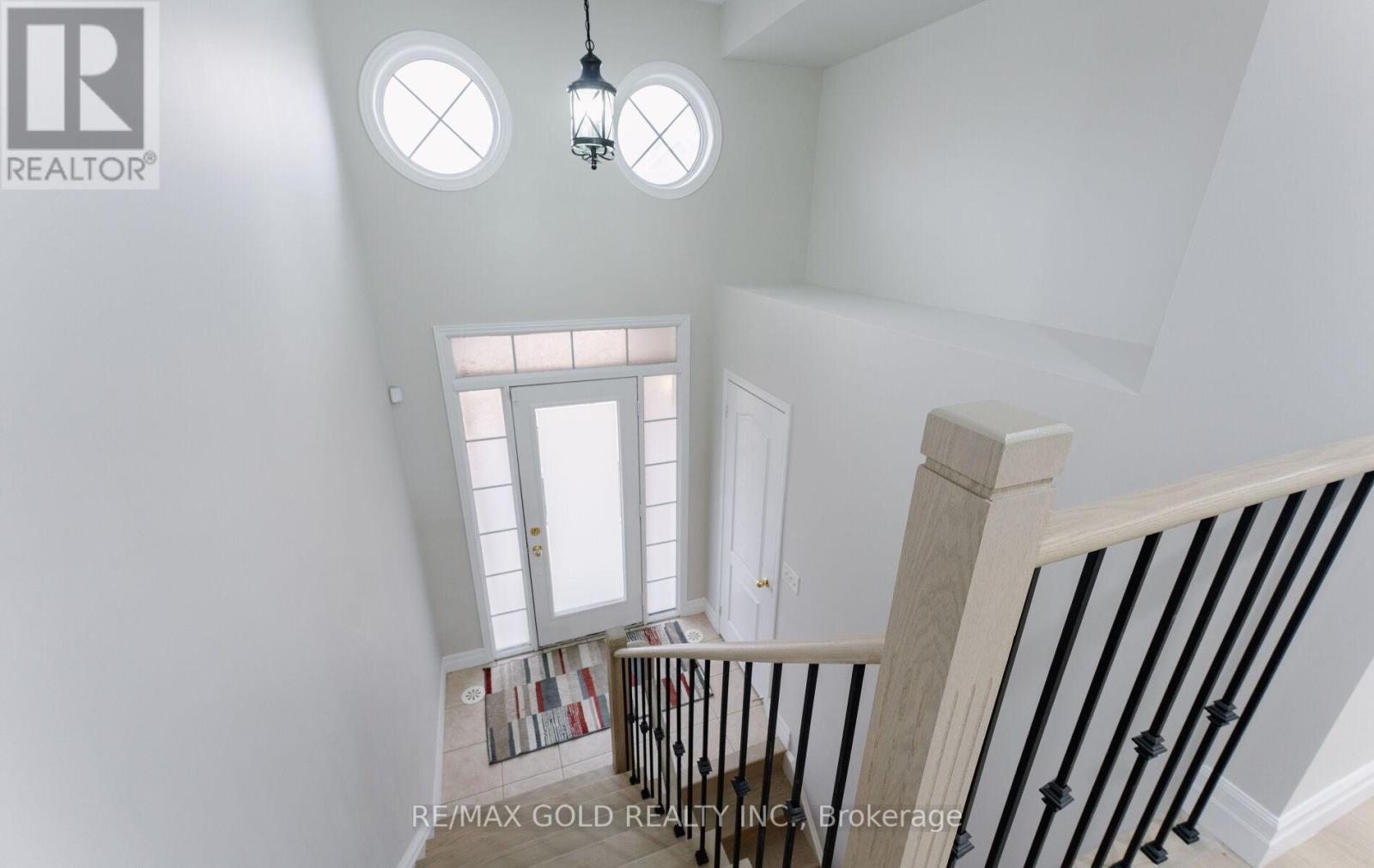 45 Seachart Place, Brampton, Ontario  L6P 3E1 - Photo 5 - W12544632