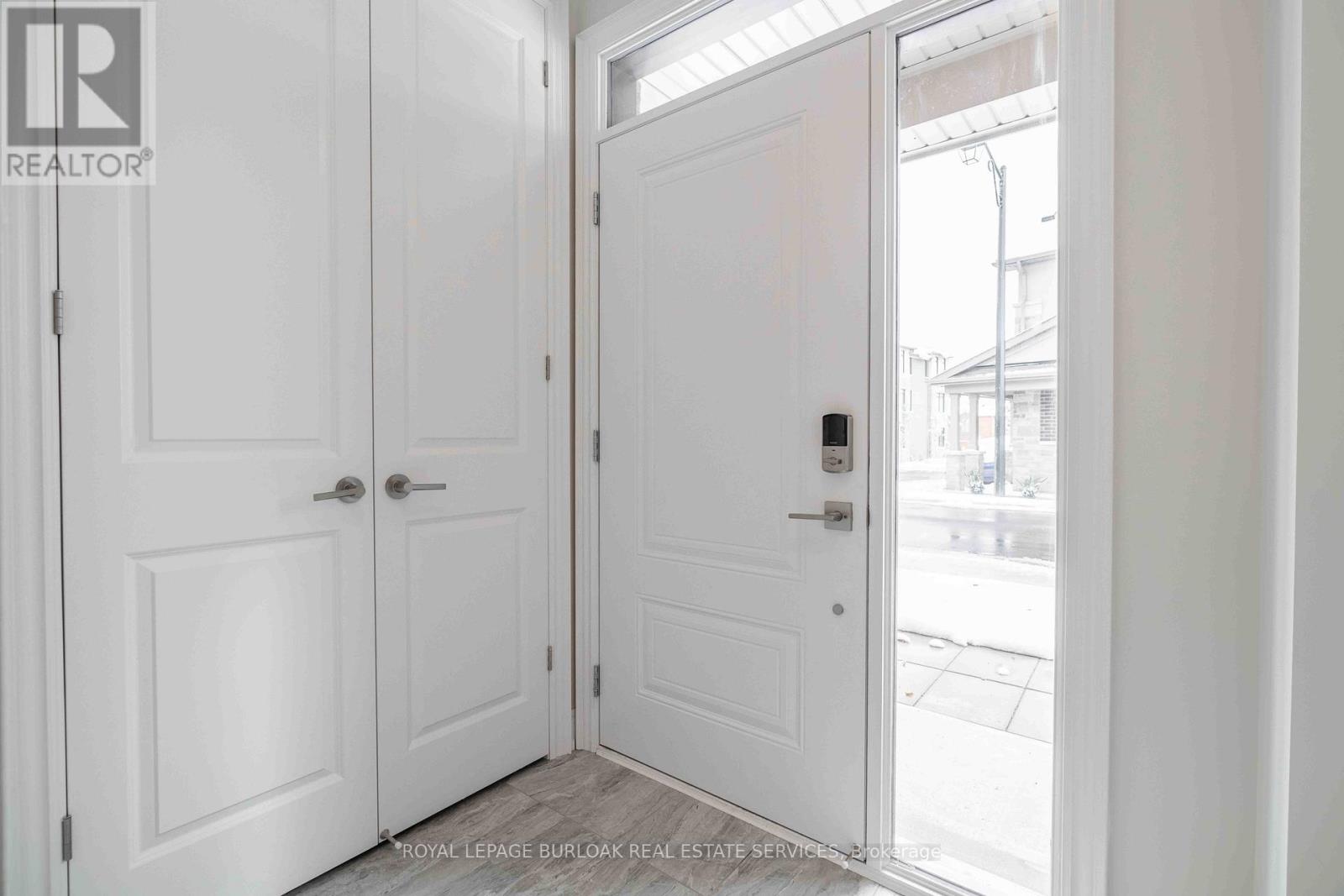 19 - 2184 Postmaster Drive, Oakville, Ontario  L6M 3X2 - Photo 3 - W12544646