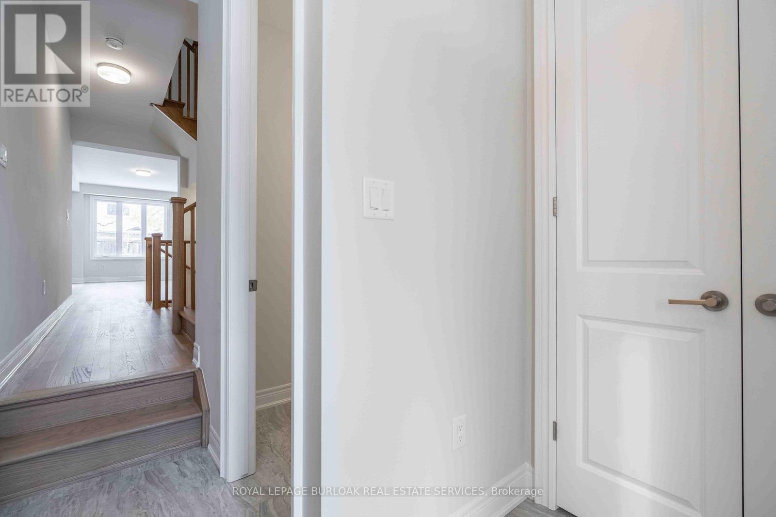 19 - 2184 Postmaster Drive, Oakville, Ontario  L6M 3X2 - Photo 4 - W12544646