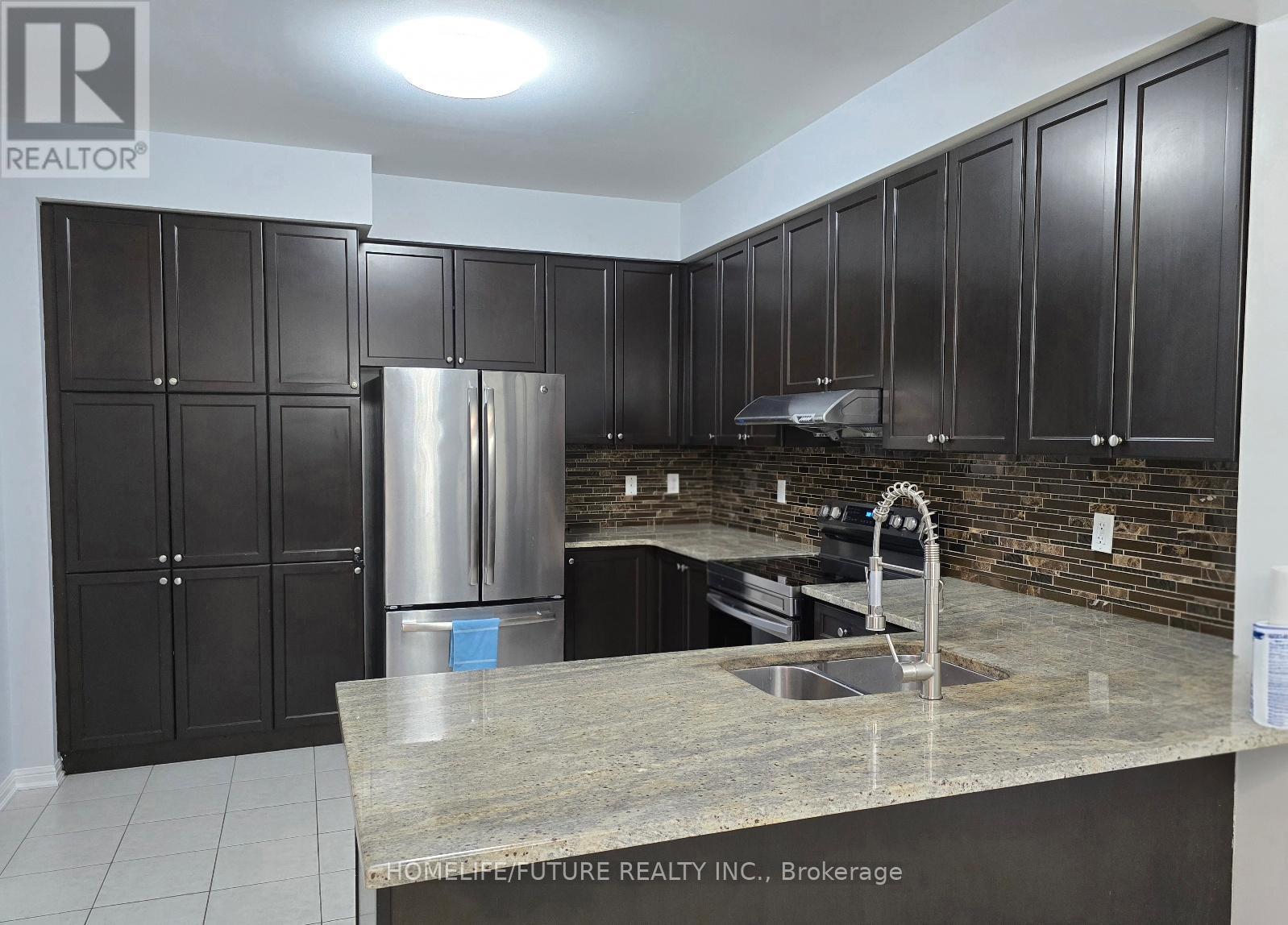 (Main & 2nd Flr) - 36 Ventura Avenue, Brampton, Ontario  L6Y 4Y8 - Photo 5 - W12544662