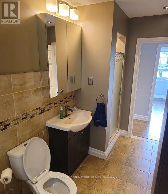 1457 Rometown Drive, Mississauga, Ontario  L5E 2T6 - Photo 12 - W12544680