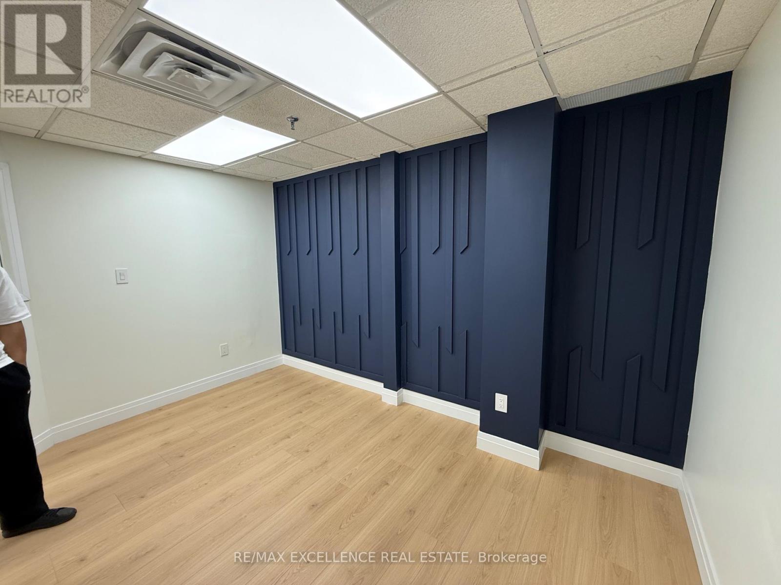 4 - 5484 TOMKEN ROAD, Mississauga, Ontario