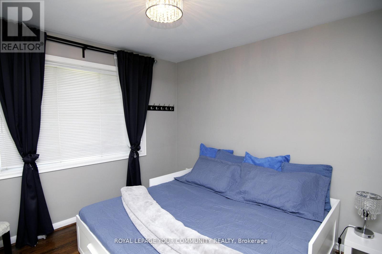 136 Strathburn Boulevard, Toronto, Ontario  M9M 2L1 - Photo 15 - W12544696