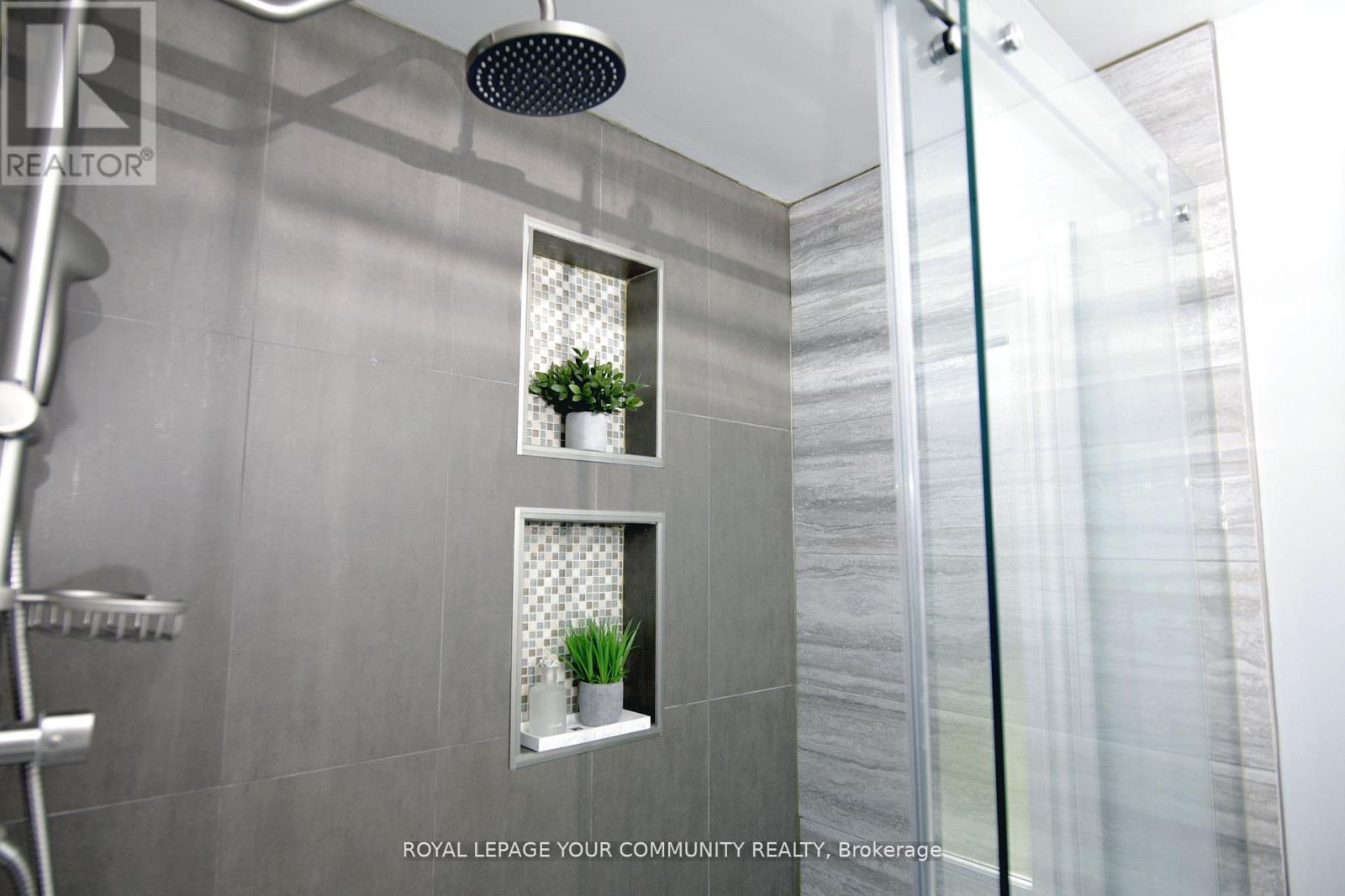 136 Strathburn Boulevard, Toronto, Ontario  M9M 2L1 - Photo 20 - W12544696