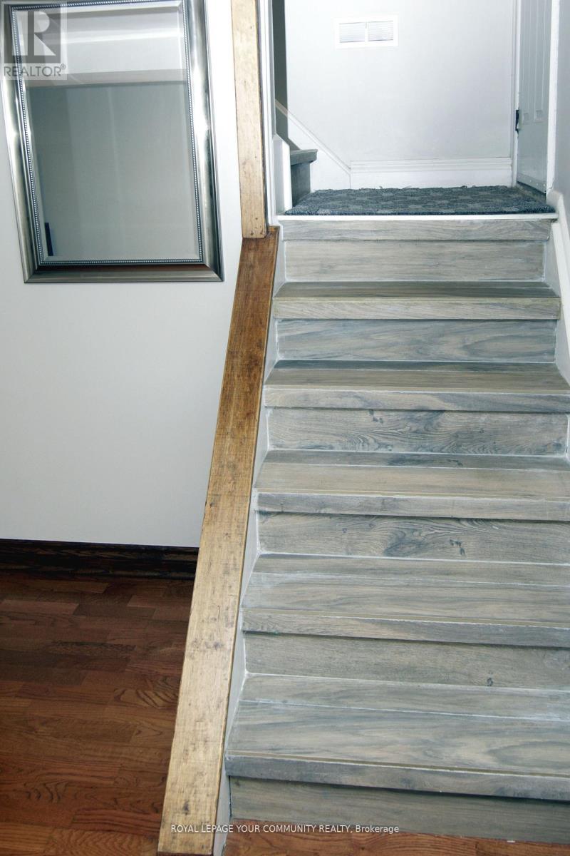 136 Strathburn Boulevard, Toronto, Ontario  M9M 2L1 - Photo 21 - W12544696