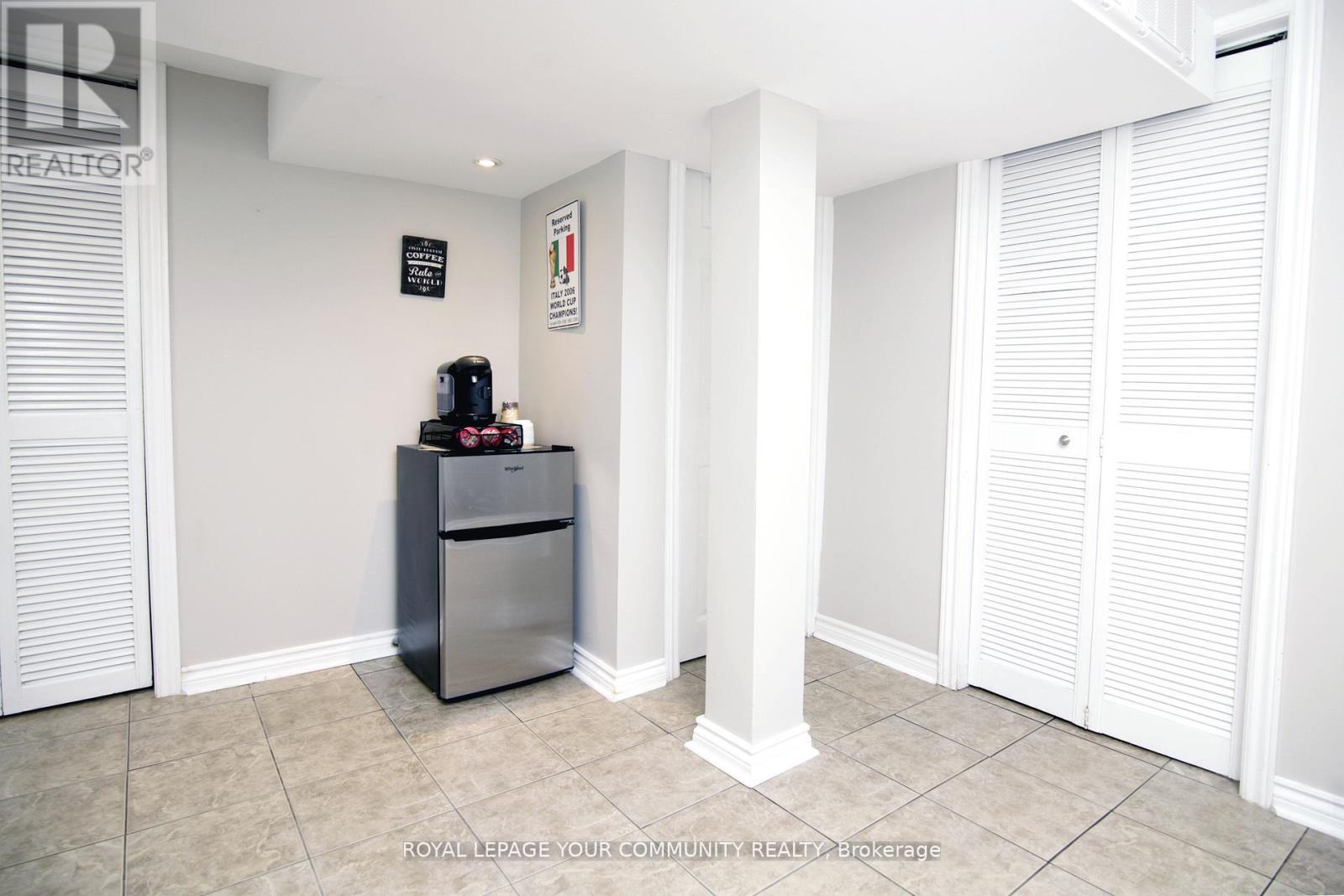 136 Strathburn Boulevard, Toronto, Ontario  M9M 2L1 - Photo 25 - W12544696