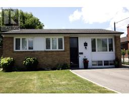 136 STRATHBURN BOULEVARD, Toronto, Ontario